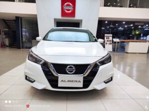 Nissan Almera Số sàn màu trắng